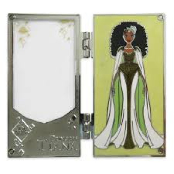 Disney Princess Designer Collection Pin - Tiana Princess and the Frog - Picture 2 of 2